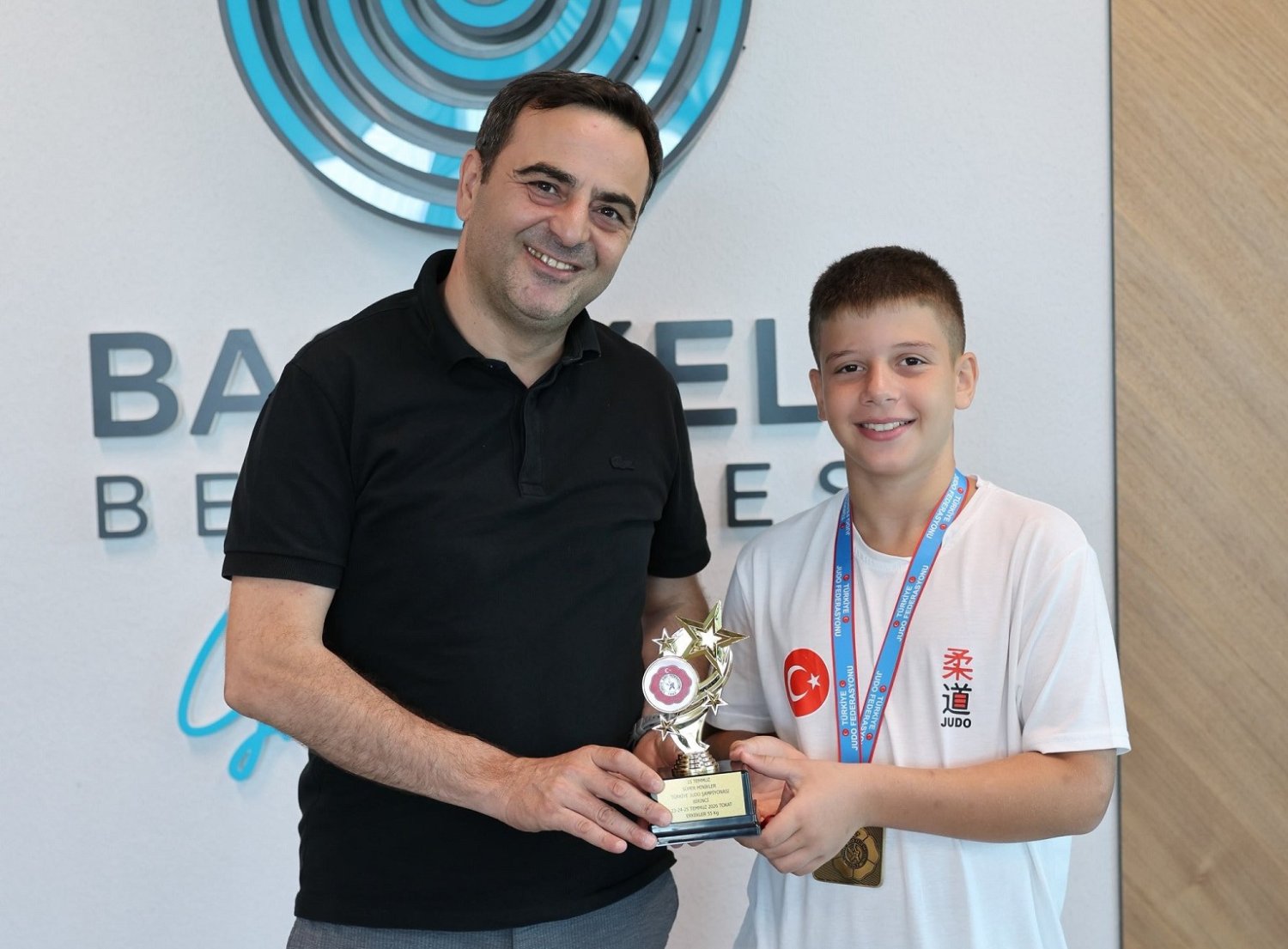 Şampiyonluk Sevincini Başkan Özlü ile Paylaştı