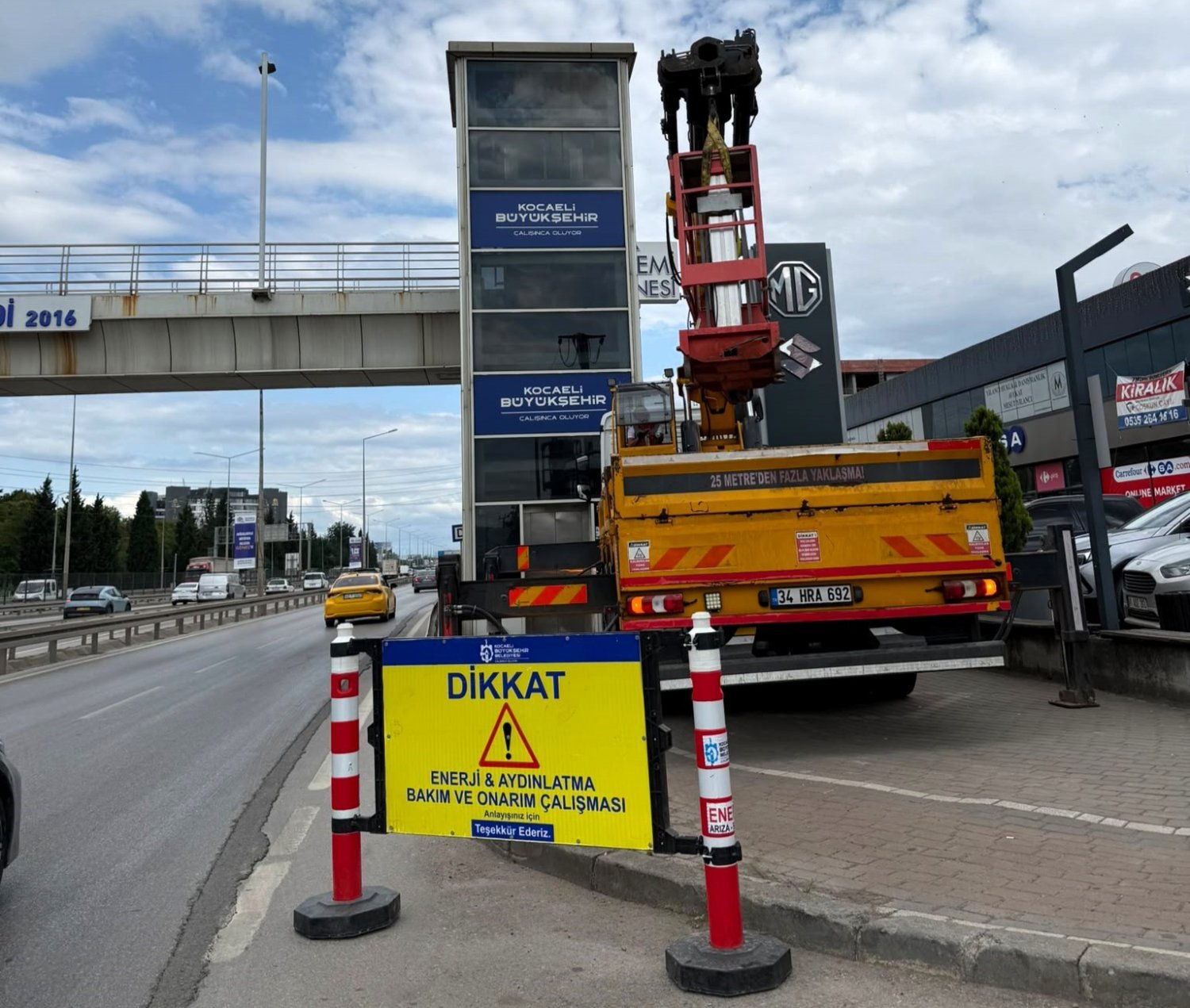 Üst Geçitler Yeni Aydınlatma Sistemiyle Daha Güvenli