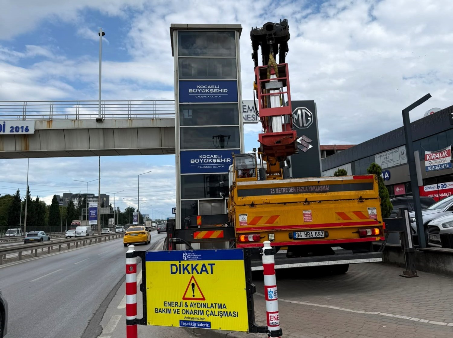Üst Geçitler Yeni Aydınlatma Sistemiyle Daha Güvenli