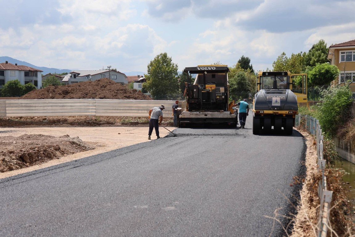 Kartepe’de Yollar Adım Adım Yenileniyor