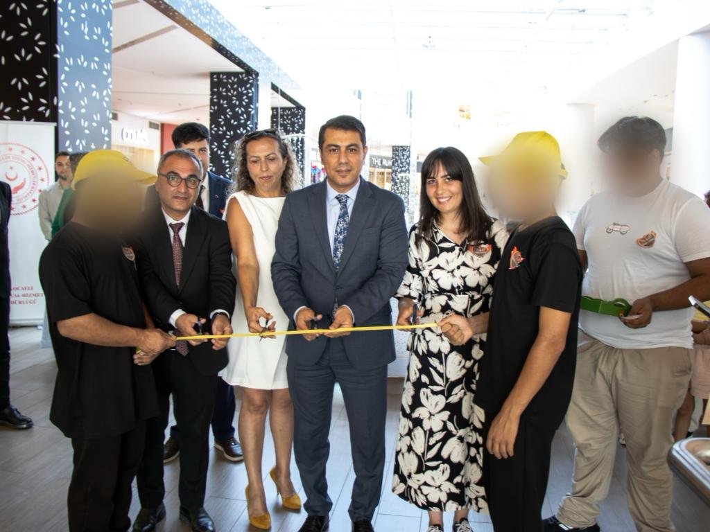 Sarı Şapkalı Çocuk Sergisi Symbol Avm’de Ziyarete Açıldı