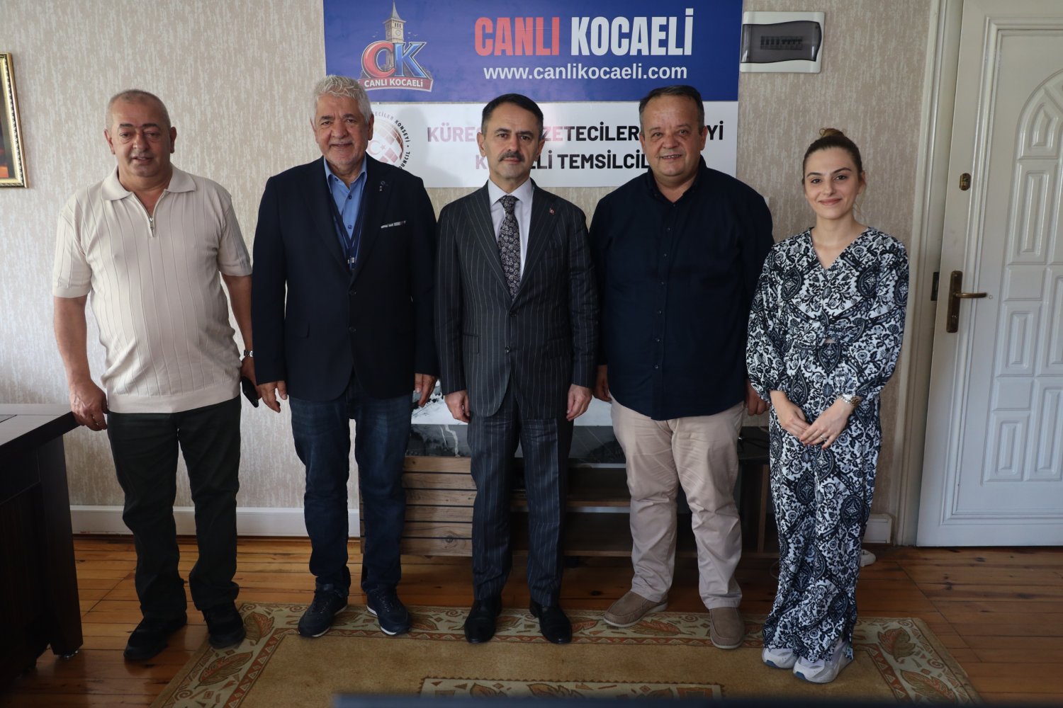 Vali İlhami Aktaş, Küresel Gazeteciler Kocaeli İl Temsilcisi Cemal Kaplan’ı Ziyaret Etti   