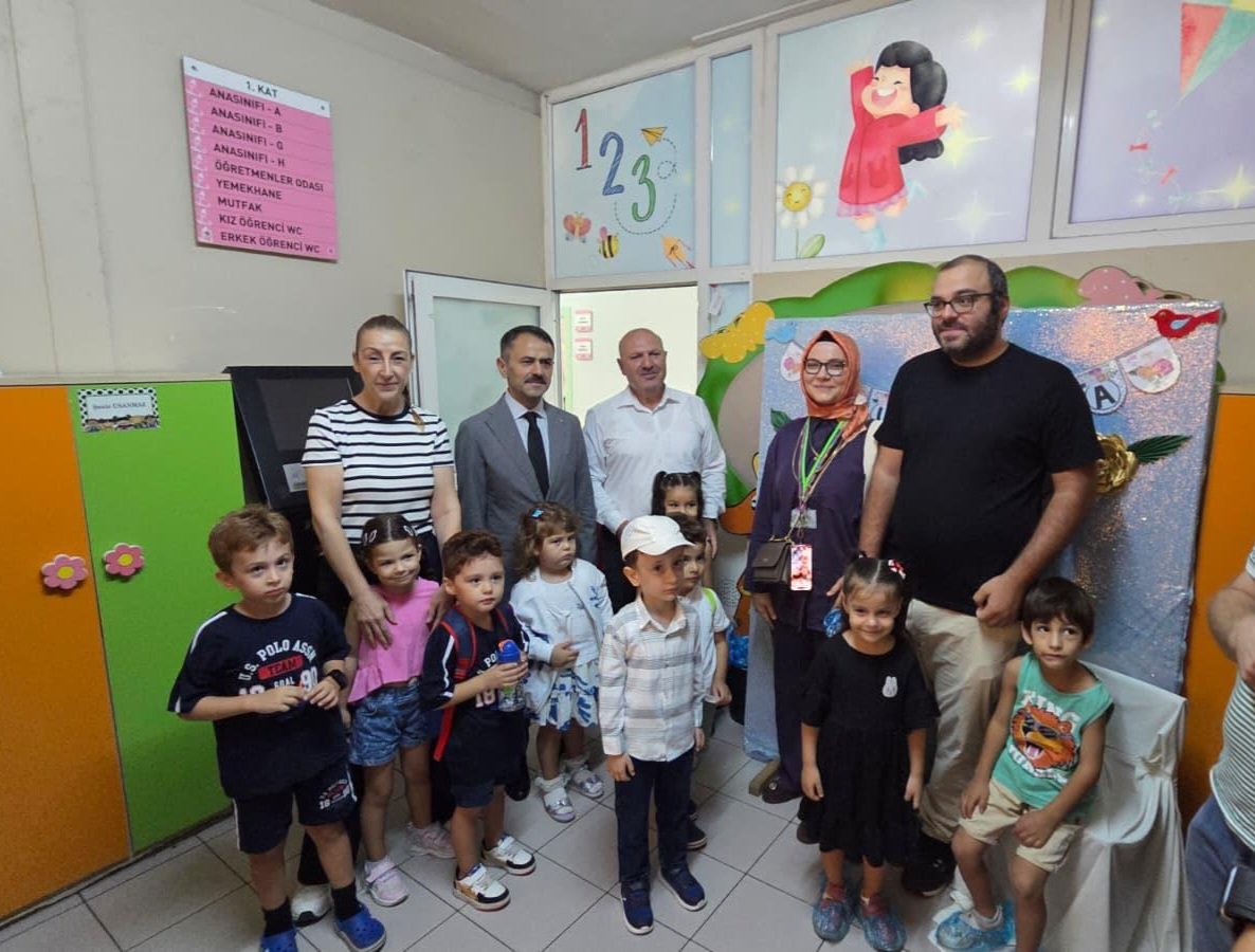 Vali Aktaş, Uyum Sürecindeki Minik Öğrencileri Yalnız Bırakmadı