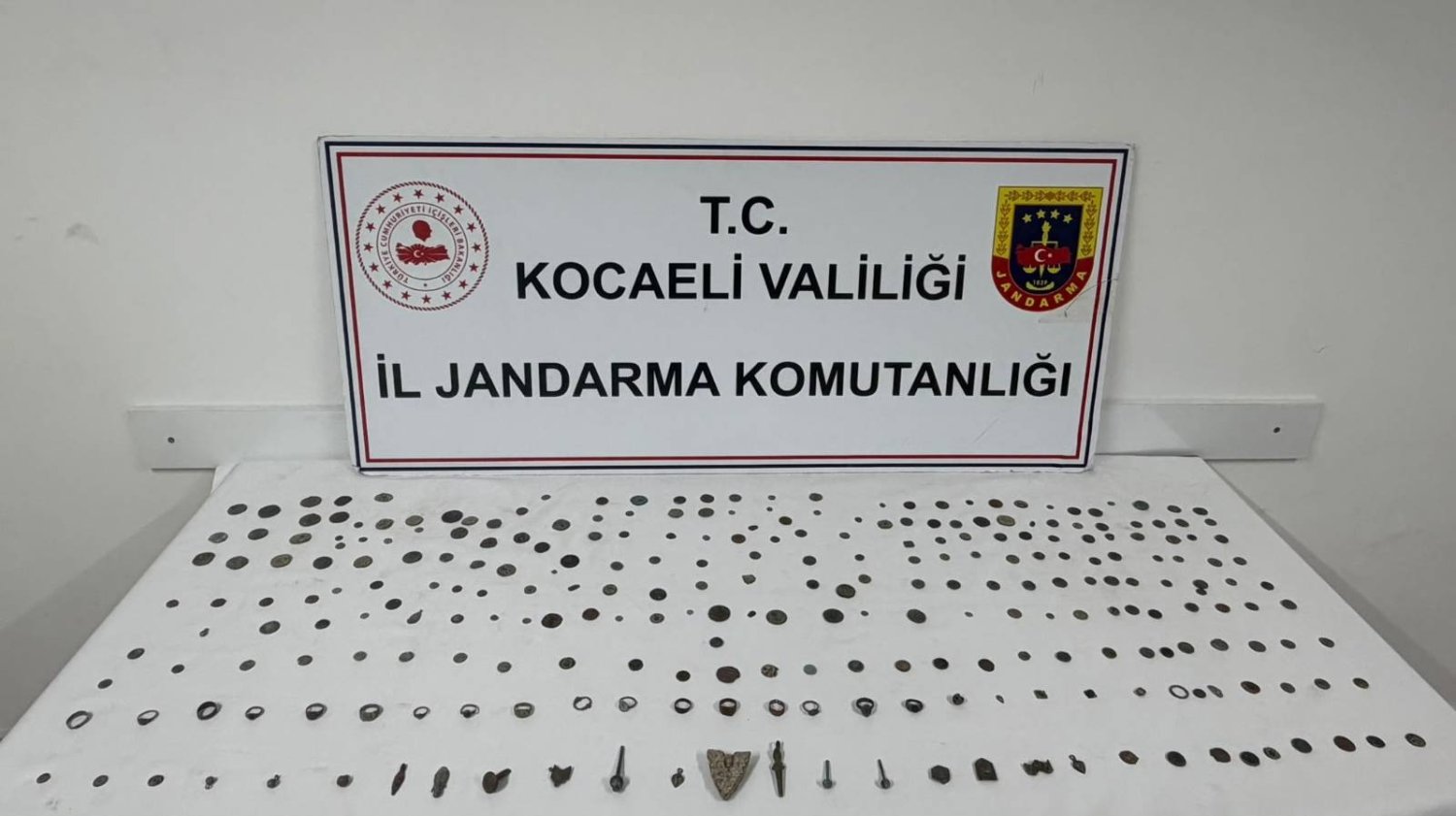 Dilovası’nda Tarihi Eser Operasyonu! Roma Ve Helenistik Döneme Ait 271 Parça Ele Geçirildi