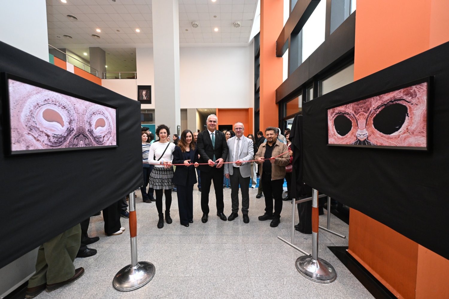 Doğanın Gözleri Obruklar: Göz Fotoğraf Sergisi Kocaeli Üniversitesi’nde Açıldı