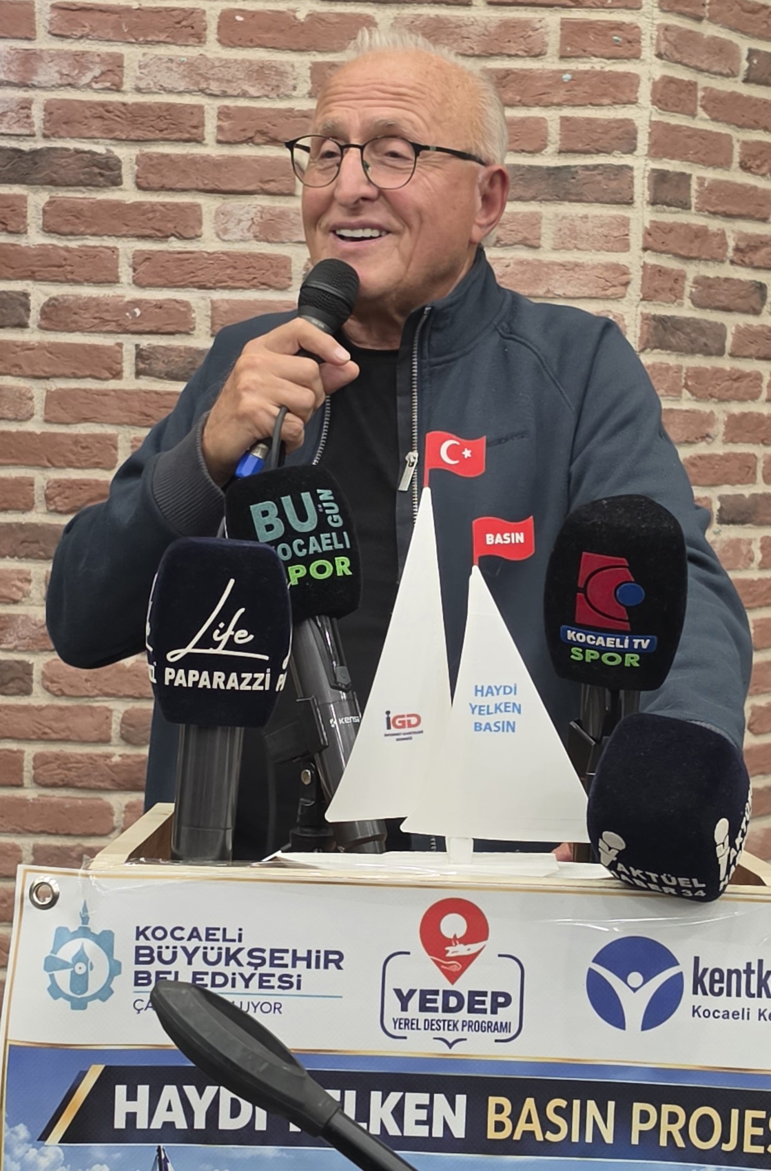 Gazeteci Özkan Altıntaş’tan Geceye Damga Vuran Söz: Devlet Adamına Hasretiz!