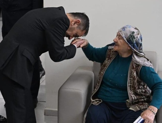 Yaşlılar Gününde Anlamlı Ziyaret 